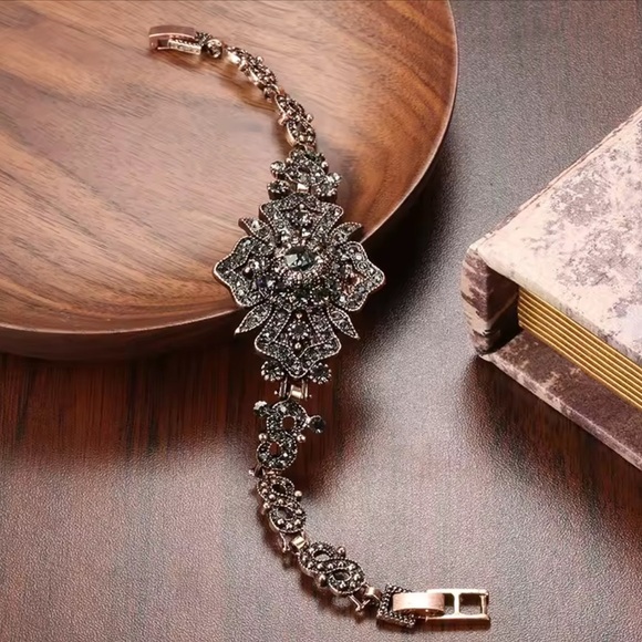 Vintage Antique Elegant Floral Rose Gold Bracelet - Picture 3 of 6